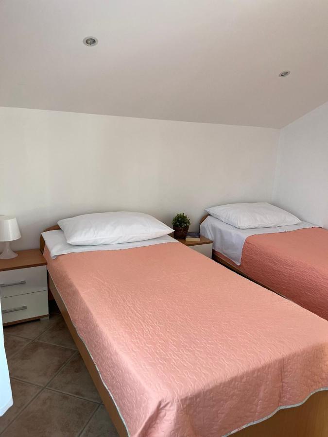 Apartments Marinovic Brzac Екстер'єр фото